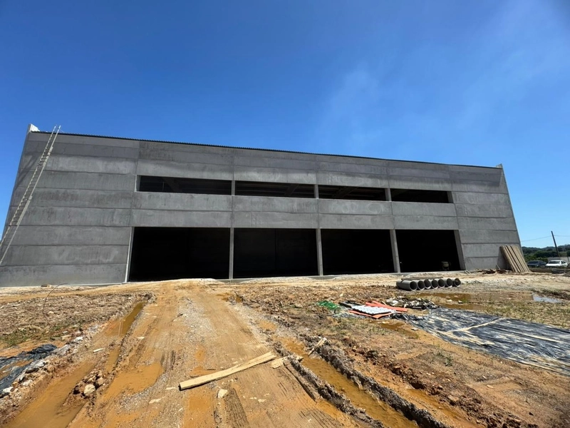 Em Brusque,1.350m²,ideal para armazenamento vertical, amplo pátio: 6ª foto da galeria de imagens do imóvel