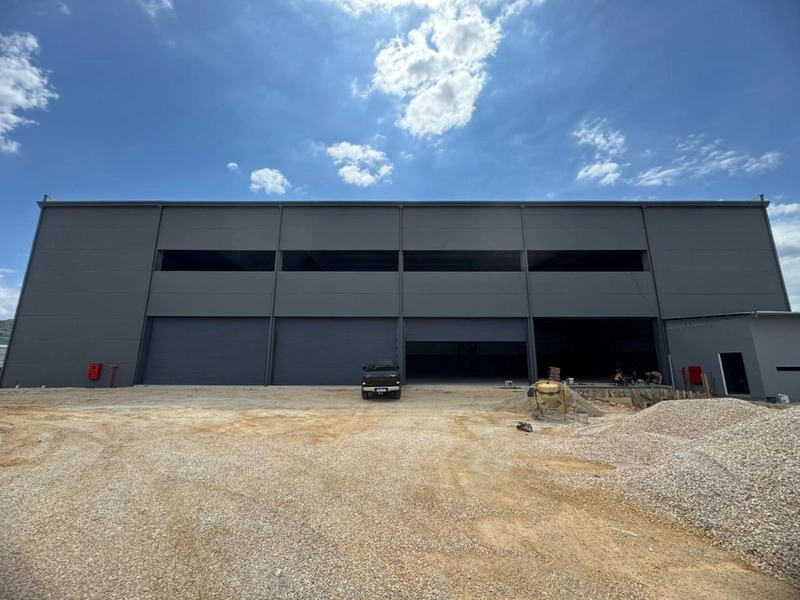 Em Brusque,1.250m²,ideal para armazenamento vertical, amplo pátio