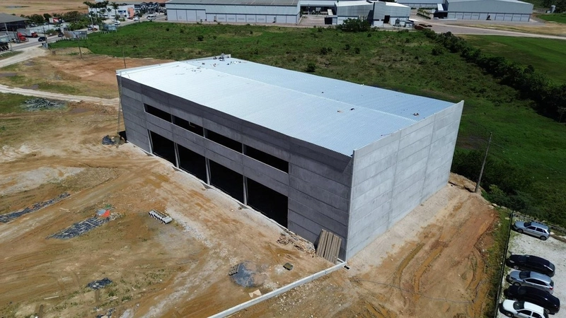 Em Brusque,1.350m²,ideal para armazenamento vertical, amplo pátio: 2ª foto da galeria de imagens do imóvel