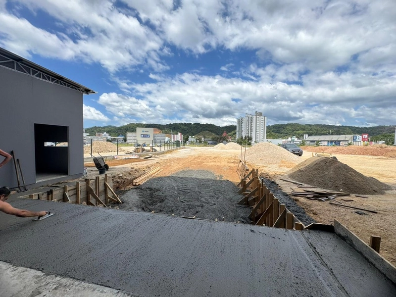 Em Brusque,1.250m²,ideal para armazenamento vertical, amplo pátio: 7ª foto da galeria de imagens do imóvel