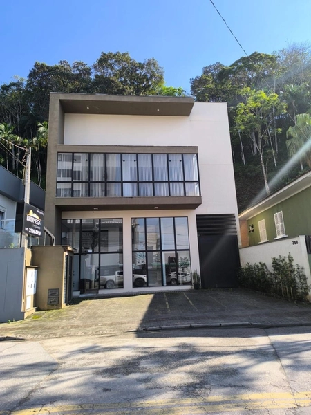 Veja esta sala comercial com 2 pavimentos,com habite-se