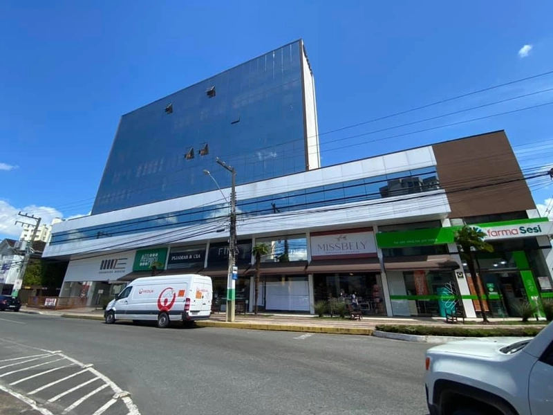 Sala Comercial para locação no Edifício Bronze no Centro de Brusque: 2ª foto da galeria de imagens do imóvel