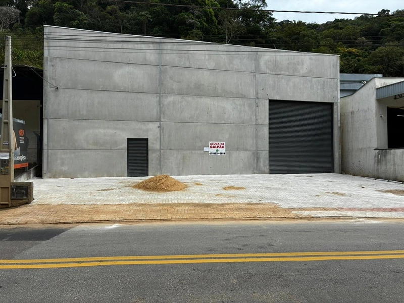 Galpão com 350m² , disponível locação em Brusque