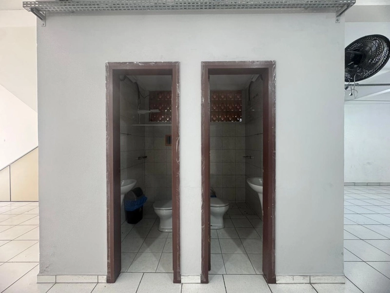 Galpão Comercial para Locação – 247m² | Amplo Pátio Fechado | R$ 5.90: 9ª foto da galeria de imagens do imóvel