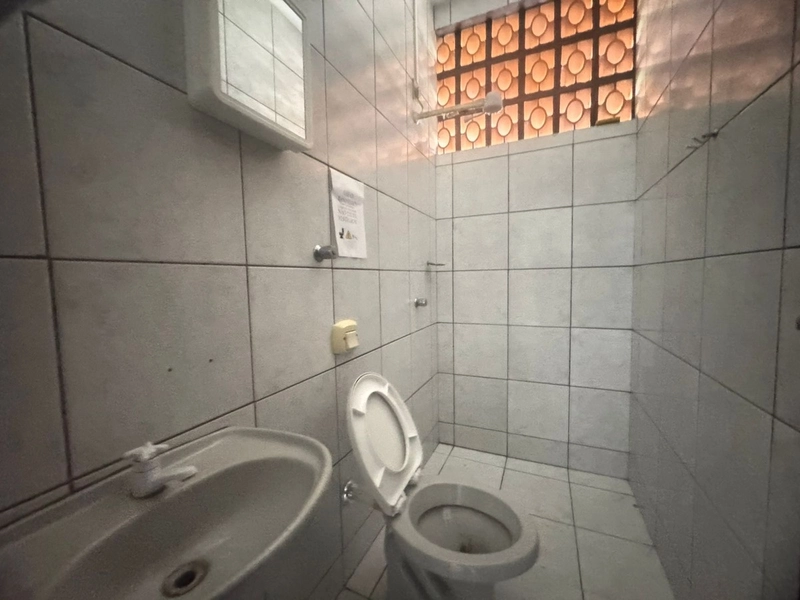 Galpão Comercial para Locação – 247m² | Amplo Pátio Fechado | R$ 5.90: 10ª foto da galeria de imagens do imóvel