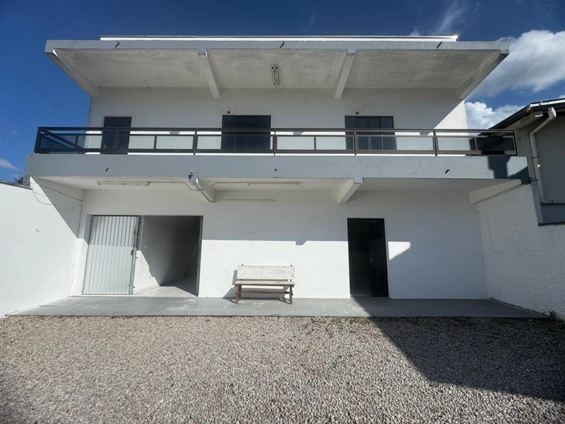 Galpão Comercial para Locação – 247m² | Amplo Pátio Fechado | R$ 5.90