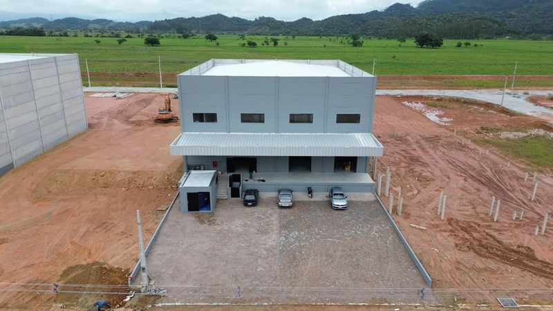 Imperdível esse Galpão com área total de 1.121,75m²,locação em Itajaí