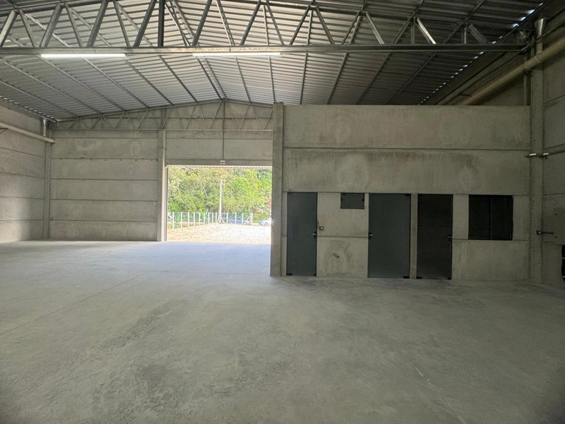 Galpão Industrial/ Comercial à Venda ou Locação – Guabiruba-SC: 3ª foto da galeria de imagens do imóvel