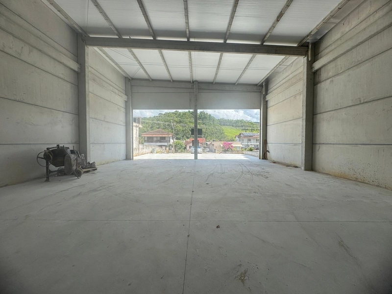 Galpão em excelente localização,com fluxo de pessoas,veja esta opção:: 5ª foto da galeria de imagens do imóvel