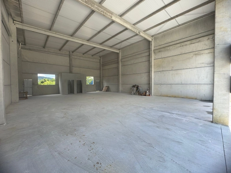 Galpão em excelente localização,com fluxo de pessoas,veja esta opção:: 7ª foto da galeria de imagens do imóvel