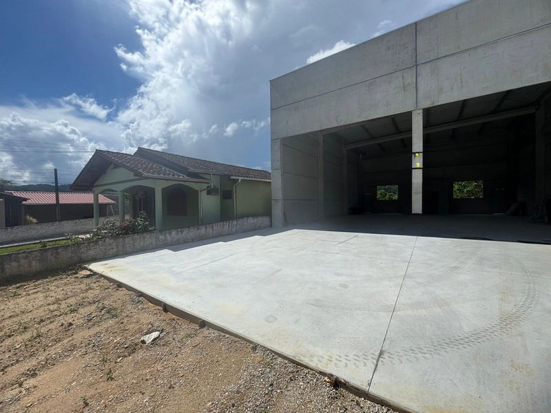 Galpão em excelente localização,com fluxo de pessoas,veja esta opção:: 2ª foto da galeria de imagens do imóvel