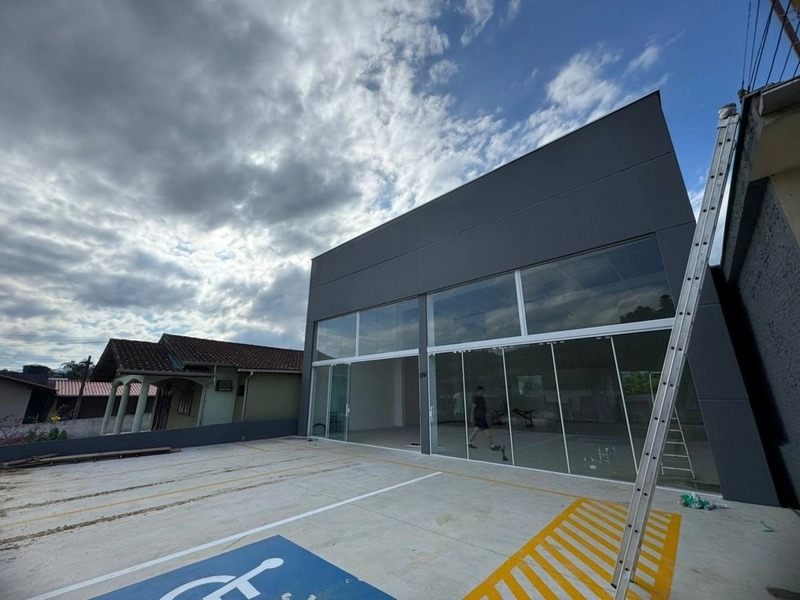 Galpão em excelente localização,com fluxo de pessoas,veja esta opção:: 11ª foto da galeria de imagens do imóvel