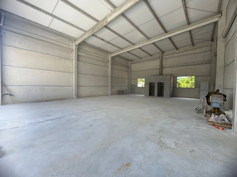 Galpão em excelente localização,com fluxo de pessoas,veja esta opção:: 9ª foto da galeria de imagens do imóvel