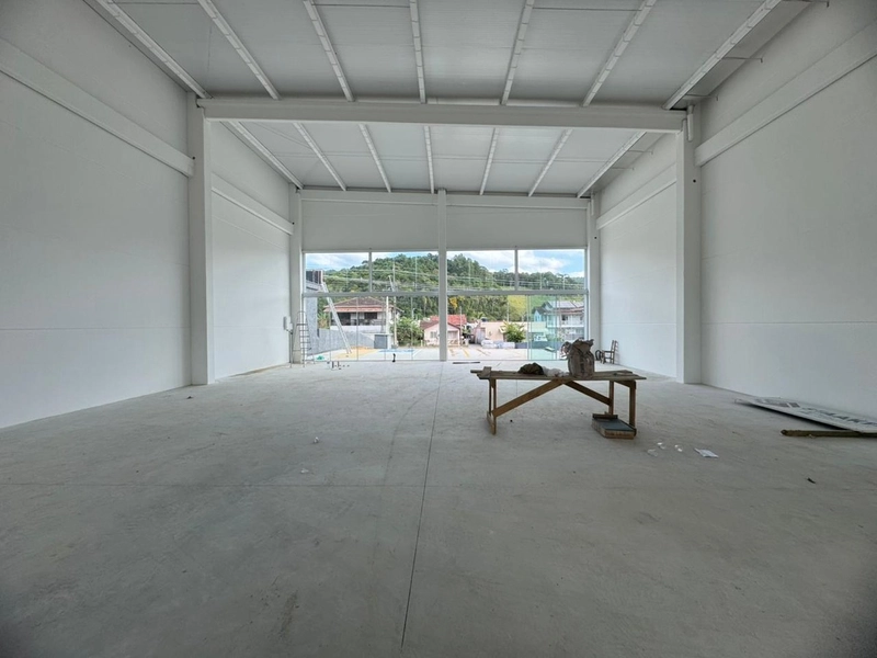 Galpão em excelente localização,com fluxo de pessoas,veja esta opção:: 3ª foto da galeria de imagens do imóvel