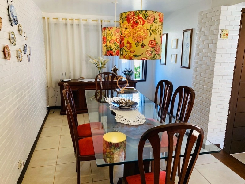Casa com 5 dormitórios a uma quadra do mar: 13ª foto da galeria de imagens do imóvel
