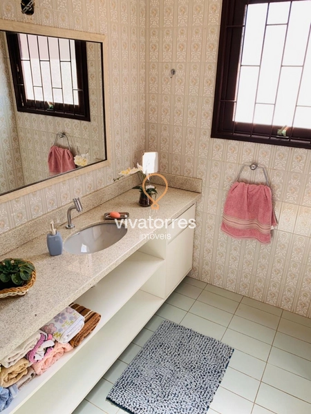 Casa com 5 dormitórios a uma quadra do mar: 27ª foto da galeria de imagens do imóvel