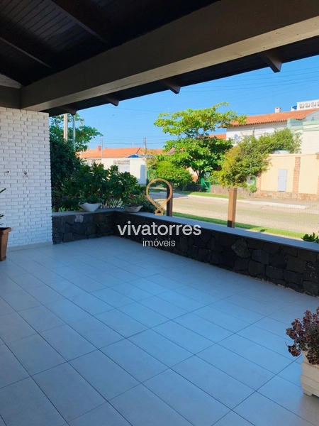 Casa com 5 dormitórios a uma quadra do mar: 6ª foto da galeria de imagens do imóvel