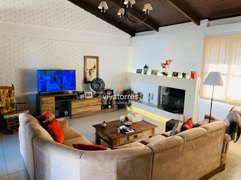 Casa com 5 dormitórios a uma quadra do mar: 9ª foto da galeria de imagens do imóvel