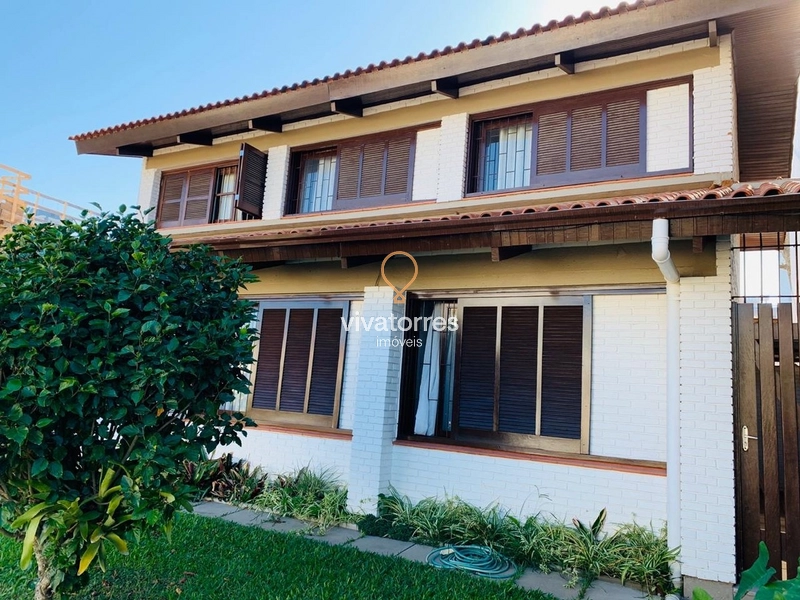 Casa com 5 dormitórios a uma quadra do mar: 3ª foto da galeria de imagens do imóvel