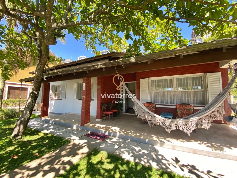 Casa a 2 quadras da praia em Torres: 1ª foto da galeria de imagens do imóvel