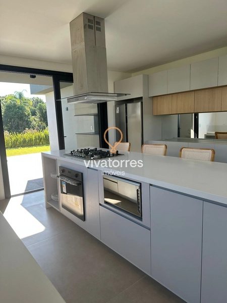 Casa térrea de 3 suítes em condomínio: 2ª foto da galeria de imagens do imóvel