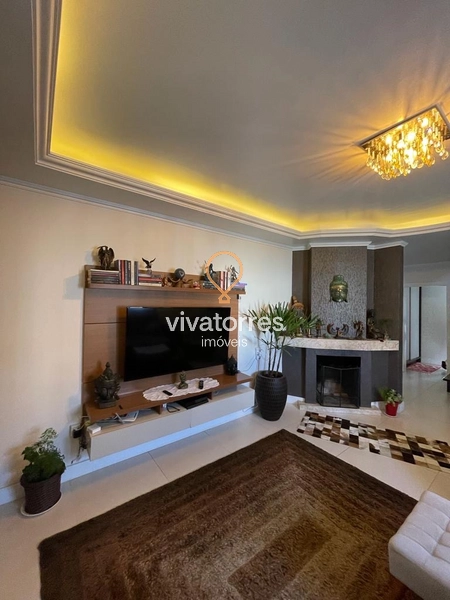 Casa de 3 dormitórios com suíte e piscina à venda no Centro: 1ª foto da galeria de imagens do imóvel
