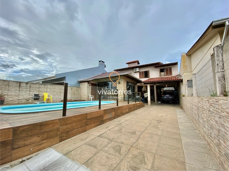 Casa de 4 dormitórios com suíte e piscina: 2ª foto da galeria de imagens do imóvel
