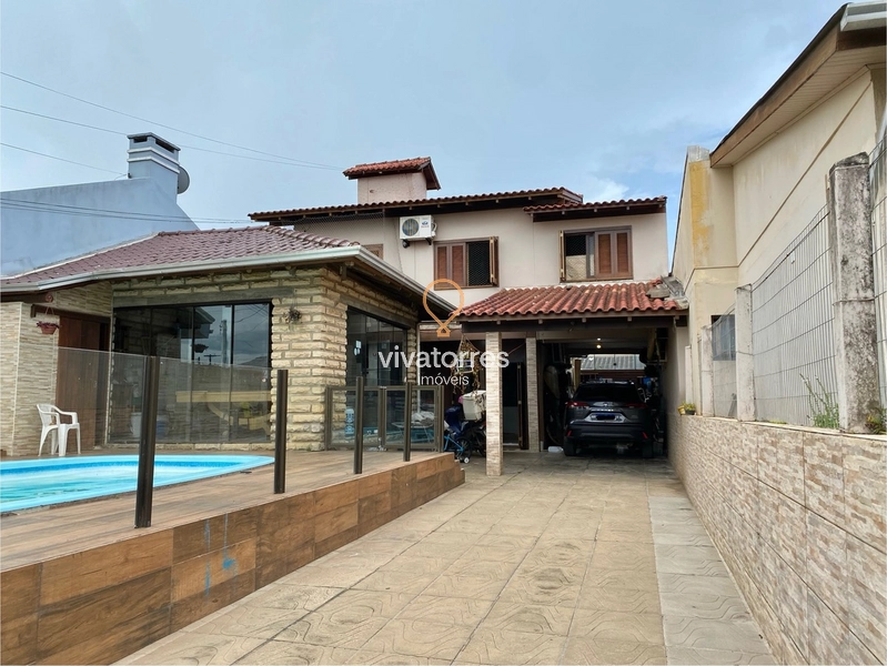 Casa de 4 dormitórios com suíte e piscina: 1ª foto da galeria de imagens do imóvel
