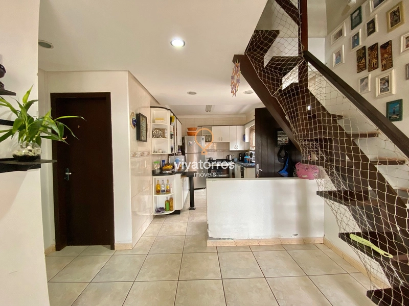 Casa de 4 dormitórios com suíte e piscina: 17ª foto da galeria de imagens do imóvel