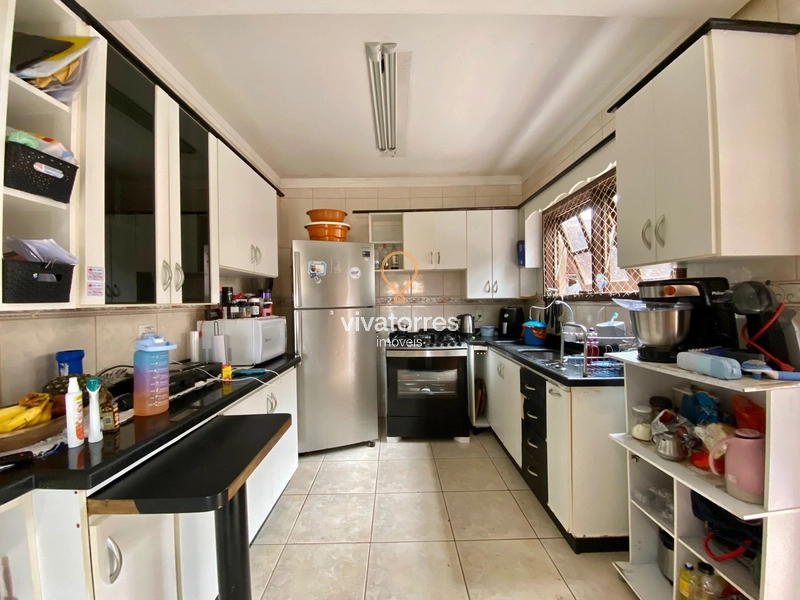 Casa de 4 dormitórios com suíte e piscina: 18ª foto da galeria de imagens do imóvel