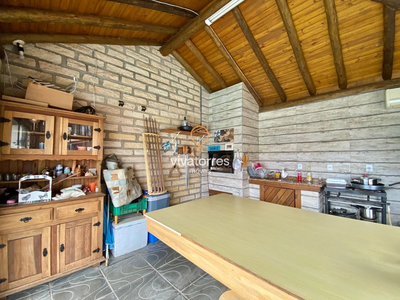 Casa de 4 dormitórios com suíte e piscina: 8ª foto da galeria de imagens do imóvel