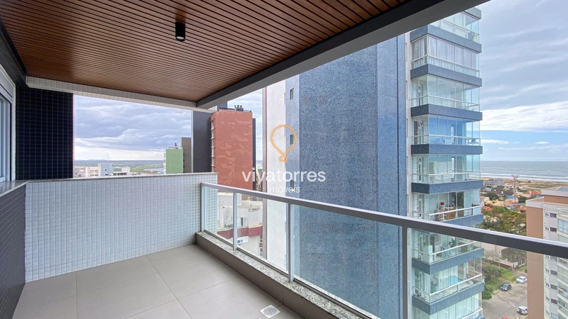 Apartamento 2 dormitórios sendo 1 suíte em região nobre de Torres/RS: 2ª foto da galeria de imagens do imóvel