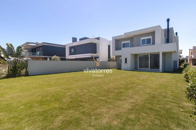 Casa com 4 suítes em condomínio fechado de Torres: 3ª foto da galeria de imagens do imóvel