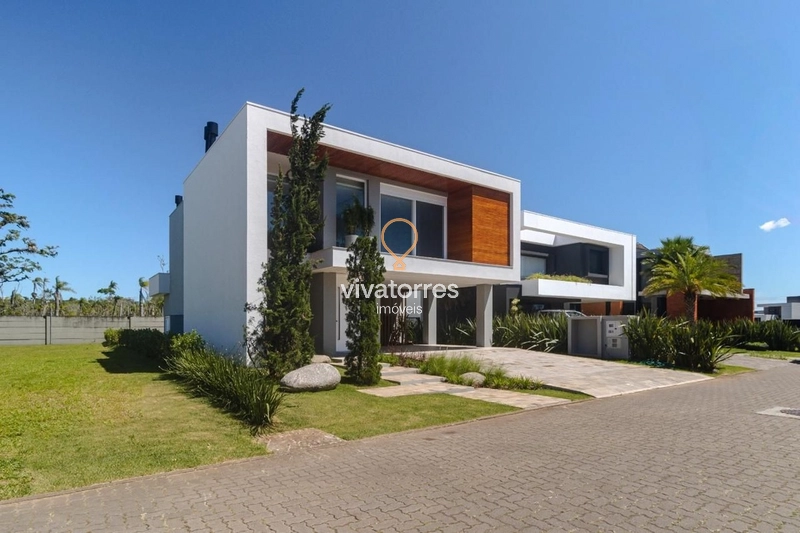 Casa com 4 suítes em condomínio fechado de Torres: 2ª foto da galeria de imagens do imóvel