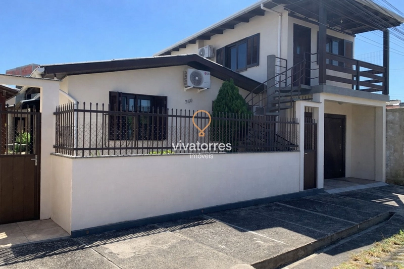 Casa com 03 dormitórios -Torres RS-: 1ª foto da galeria de imagens do imóvel