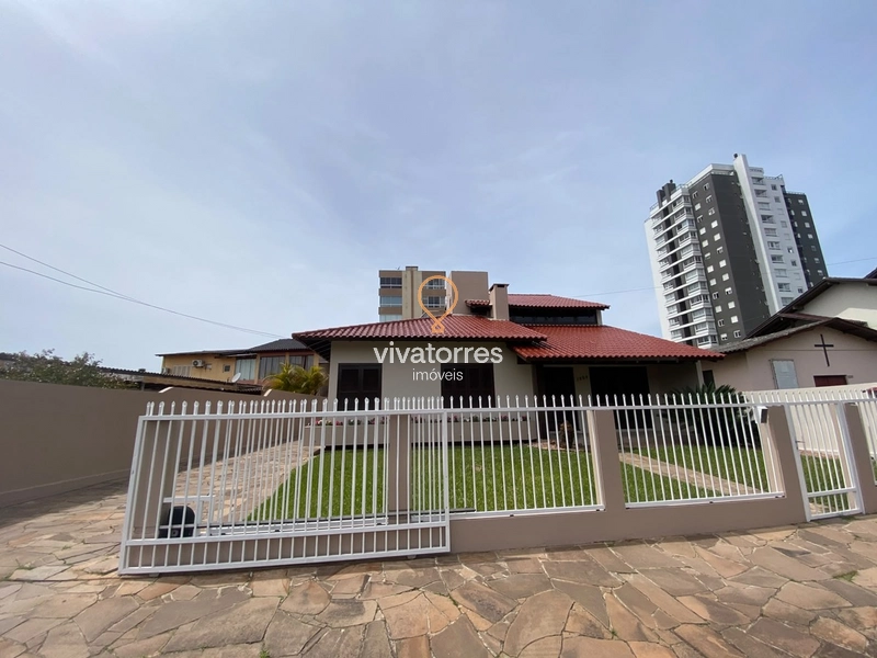 Belíssima casa em estilo clássico: 2ª foto da galeria de imagens do imóvel