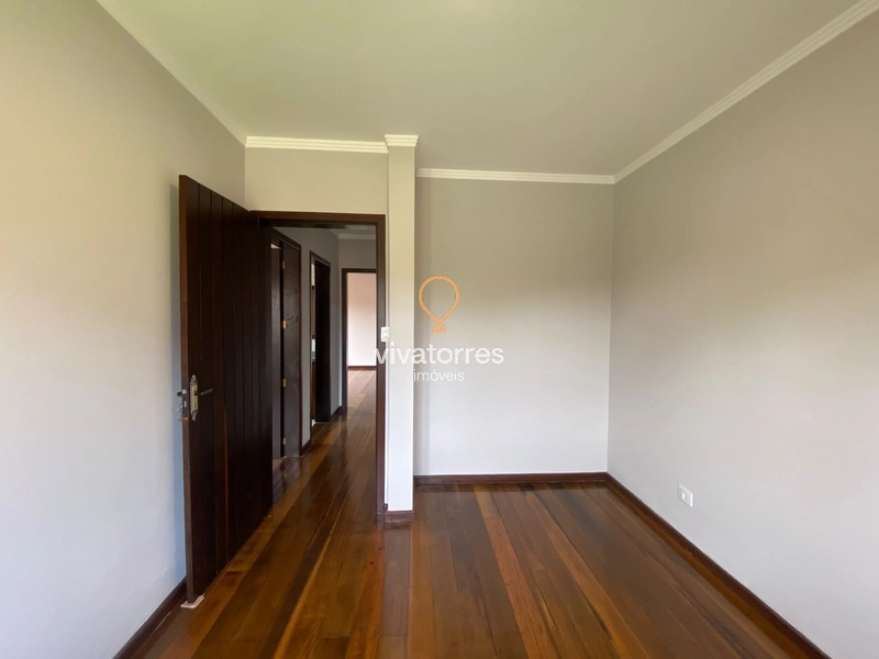 Belíssima casa em estilo clássico: 28ª foto da galeria de imagens do imóvel