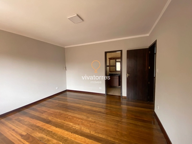 Belíssima casa em estilo clássico: 13ª foto da galeria de imagens do imóvel