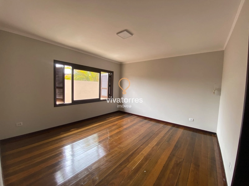 Belíssima casa em estilo clássico: 36ª foto da galeria de imagens do imóvel