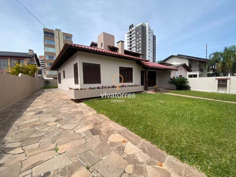 Belíssima casa em estilo clássico: 3ª foto da galeria de imagens do imóvel