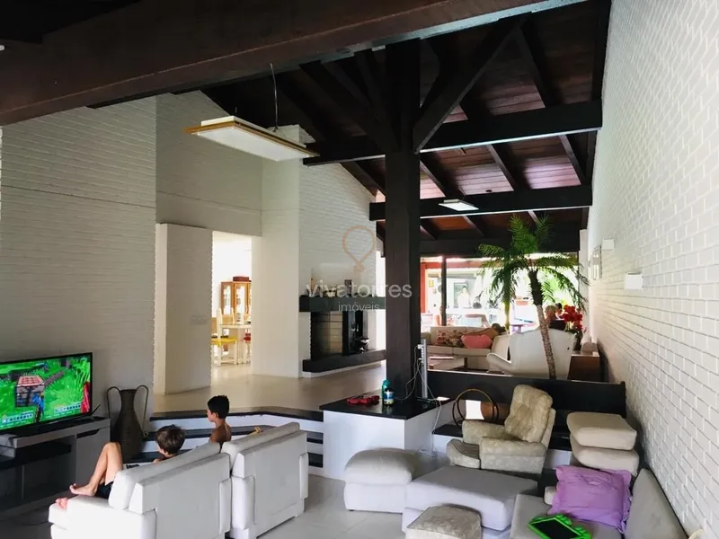 Linda casa próxima a praia: 2ª foto da galeria de imagens do imóvel