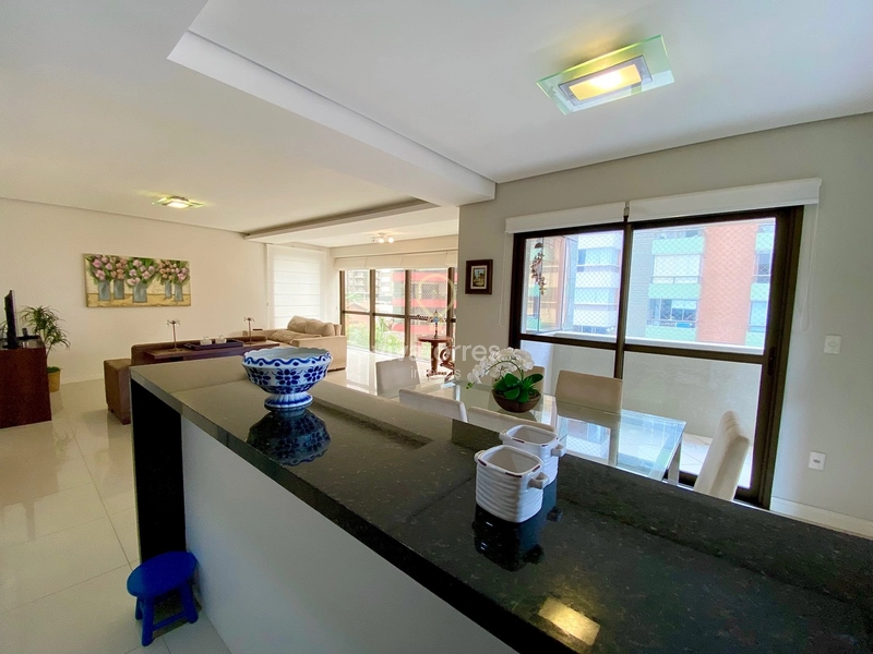 Apartamento mobiliado com 3 dormitórios e sacada com churrasqueira: 23ª foto da galeria de imagens do imóvel