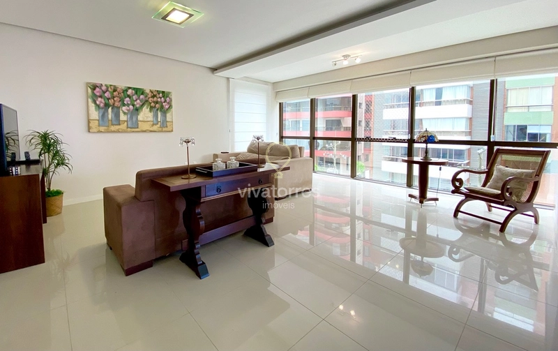 Apartamento mobiliado com 3 dormitórios e sacada com churrasqueira: 2ª foto da galeria de imagens do imóvel