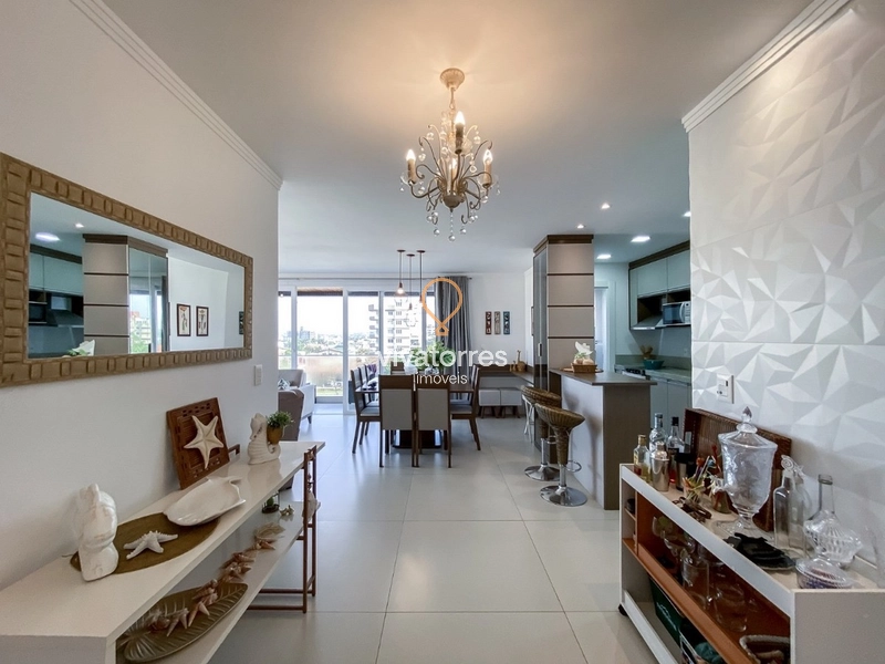 Apartamento de 3 suítes a apenas 2 quadras do mar: 8ª foto da galeria de imagens do imóvel
