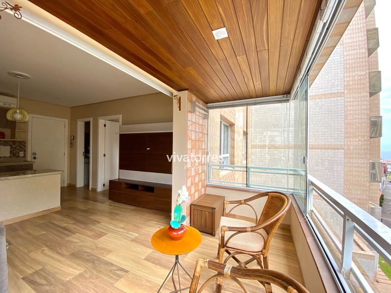 Apartamento de 1 dormitório com sacada ao lado da praia em Torres: 2ª foto da galeria de imagens do imóvel