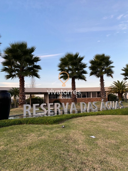 Lote com fundos lago em condomínio fechado de Torres: 2ª foto da galeria de imagens do imóvel