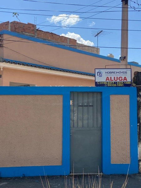 ALUGO EXCELENTE CASA COM 01 QUARTO AMPLO EM BANGU!