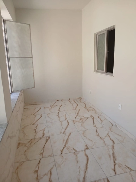 ALUGO CASA DE FUNDOS COM 02 QUARTOS!: 7ª foto da galeria de imagens do imóvel