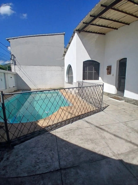 VENDO CASA PARA FINS COMERCIAIS!: 3ª foto da galeria de imagens do imóvel