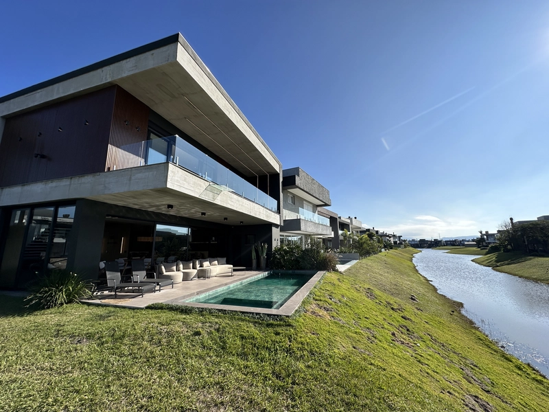 Linda casa beira Lago!: 2ª foto da galeria de imagens do imóvel